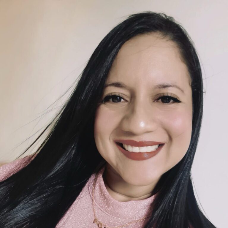 Alexandra Asistente Administrativa